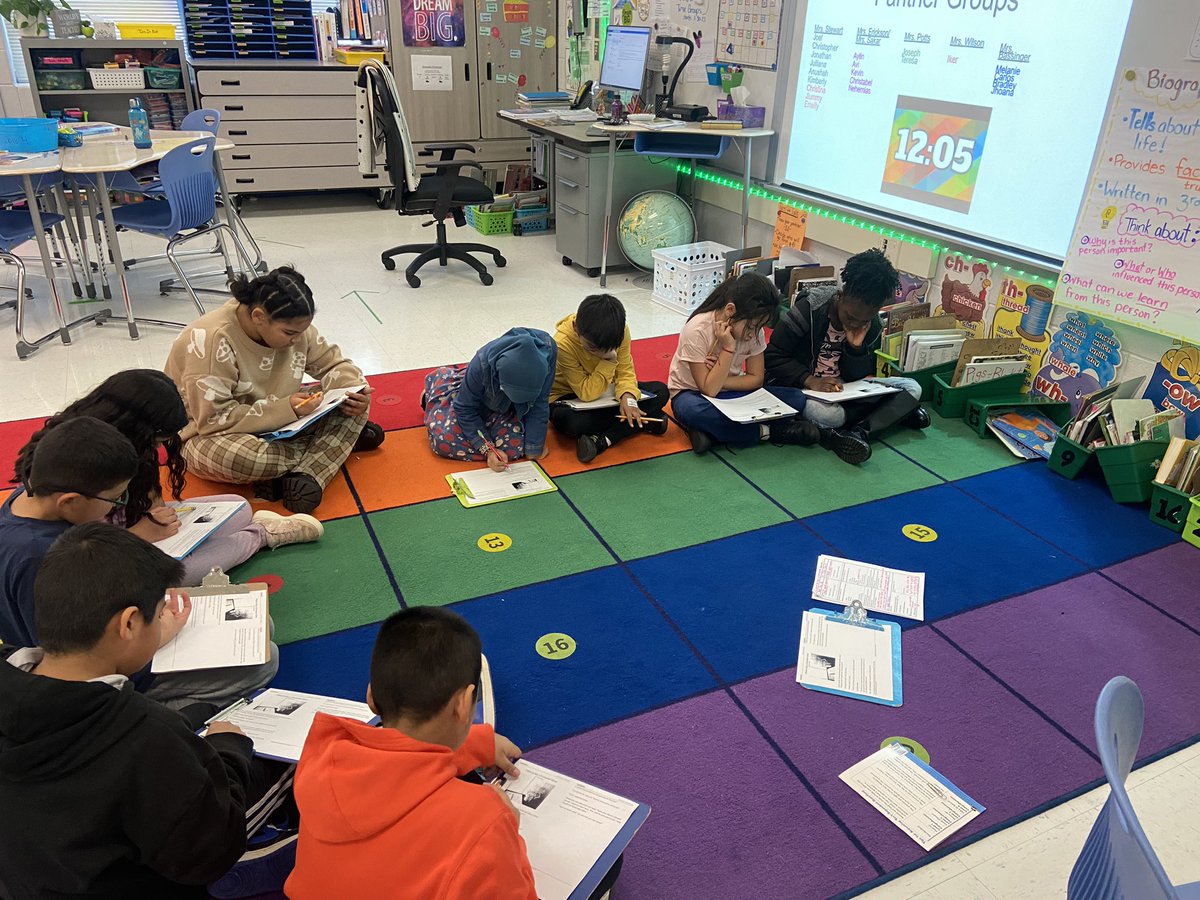 Stews3rdGrClass's tweet photo. Panther time reading groups have been a huge hit this week for our class! We’re working hard to improve our comprehension skills! This group here is so amazing! 😍😍@MtVernonWoods #mvwes https://t.co/ei7KF2wL1f