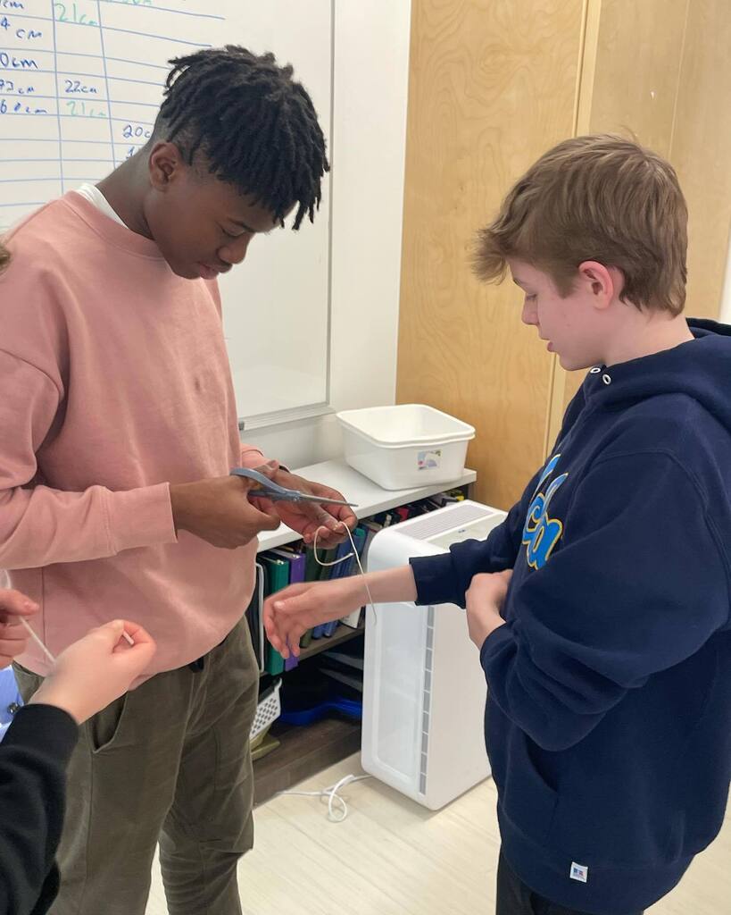 VimyAcademy's tweet photo. #vimyscience Grade 9 investigating variations and Biological diversity in the lab today #species #biology #epsb #vimyproud #kd https://t.co/sUEellIcK5