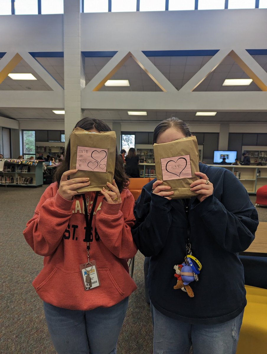 KlebLibrary's tweet image. Have you stopped by to pick up a book for our February Library Challenge? Even teachers are ready to take a chance and &quot;fall in love&quot; with a new book! @KleinLibraries @KlebKISD