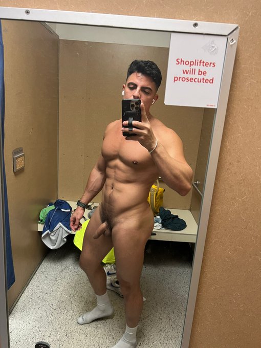 GREU28 - meet me in fitting rooms 😈 https://t.co/zBPMWm1qcj