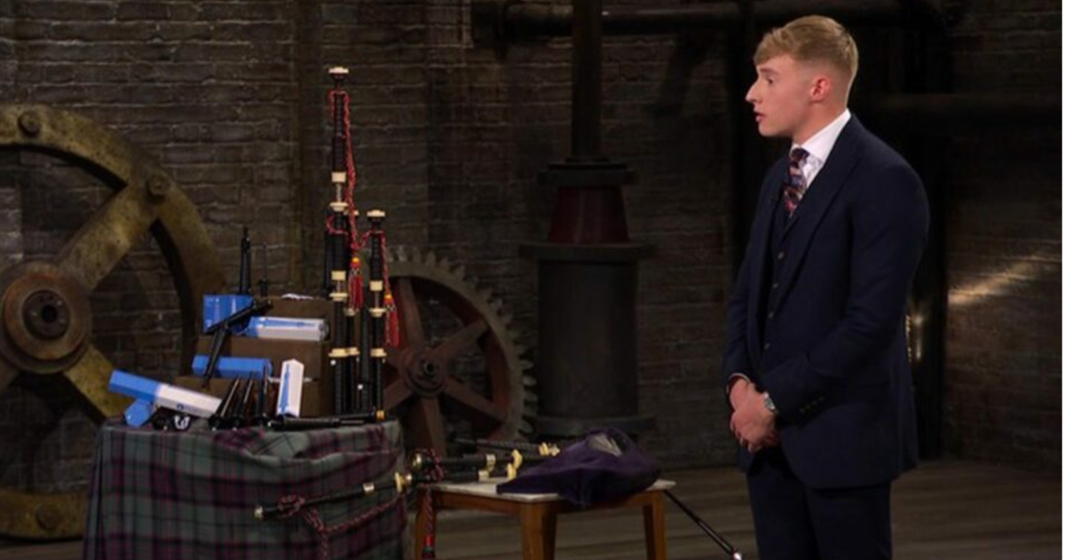 thecourieruk's tweet image. Former @StrathallanSchl pupil @RobbieMacisaac was grilled on #DragonsDen tonight.

The talented bagpiper was pitching for £40k to grow sales of his unique invention, the Flux Blowpipe.

So did he blow the Dragons away? Find out here: ow.ly/wprk50MIr1c