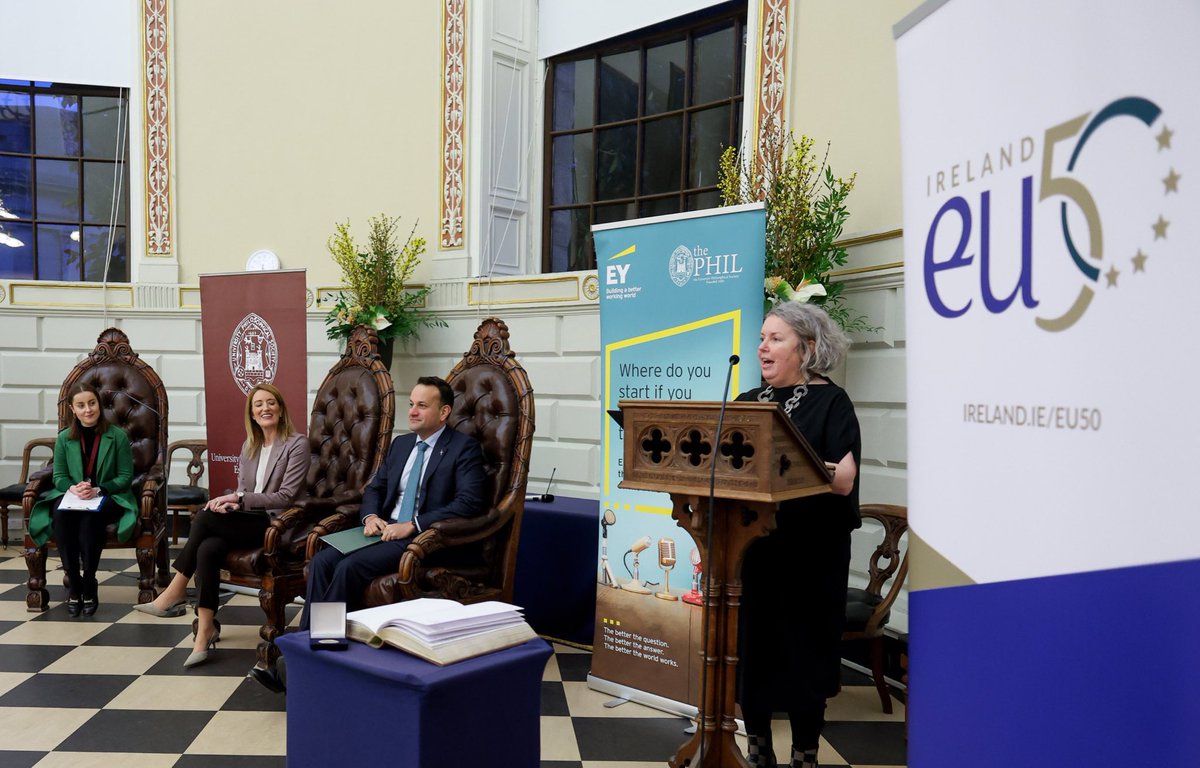 The President of the European Parliament, <a href="/RobertaMetsola/">Roberta Metsola</a>, visited Trinity this evening with Taoiseach <a href="/LeoVaradkar/">Leo Varadkar</a> for a really engaging event hosted by <a href="/tcdphil/">The Phil</a>

President Metsola was very passionate on the topic of students voting and getting involved in politics. 🇮🇪🇪🇺