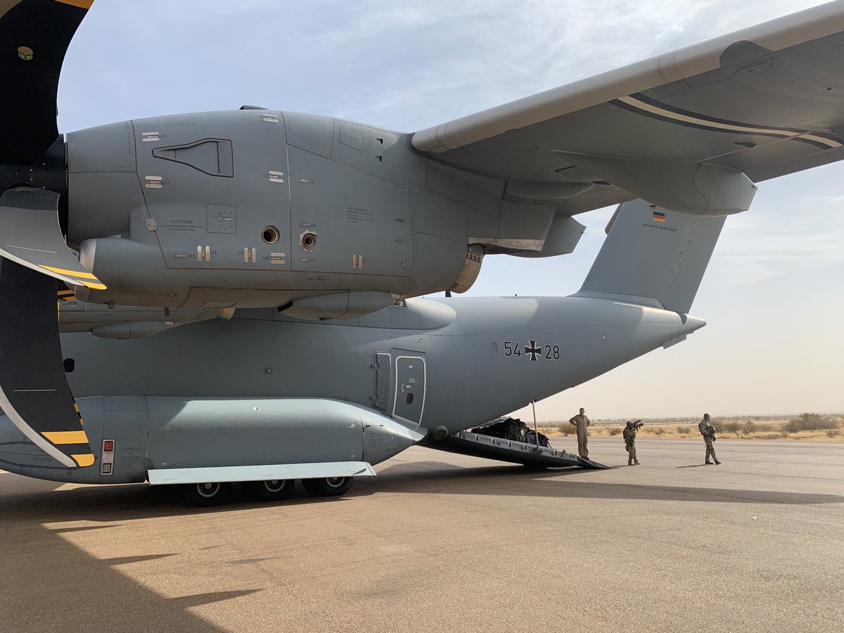 First stop on our Africa tour was Mali 🇲🇱. Honored to accompany Minister ⁦<a href="/c_lindner/">Christian Lindner</a>⁩ . Met with FM Diop in Bamako and with 🇩🇪 soldiers in Gao as part of 1100 🇩🇪 soldiers in UN 🇺🇳 #MINUSMA mission to strengthen peace and security in 🇲🇱.