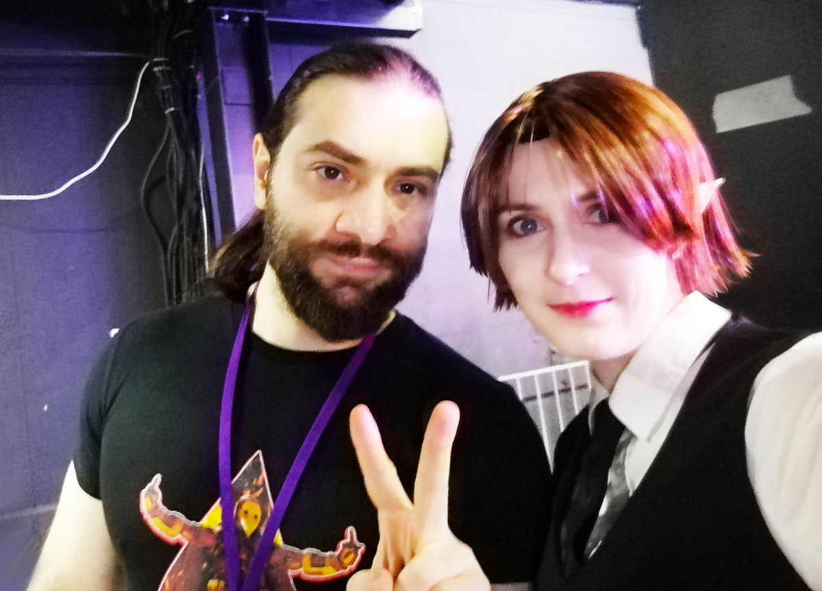 zamyslova_anna's tweet photo. Двое людей, сделавших #bubblecomicscon возможным
Роман Крутиксович Котков @igrock, носился по площадке решая проблемы
Артём Бигбоссович Габрелянов @aptem, которому я имела смелость задать вопрос о "полиции" в киновселенной #МайорГром - она так называлась и в 90-ых! Это не ляп! https://t.co/DWdTbnxSpR