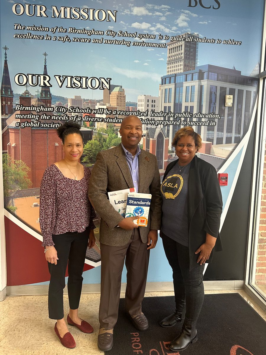 pammooretech's tweet image. @ASLAlib Annual Conference. Spending today and tomorrow with Alabama school librarians. Started the morning meeting with AL State Teacher of the Year Reggie White to share information about the importance of school librarians. #ALLibraries #ASLA23