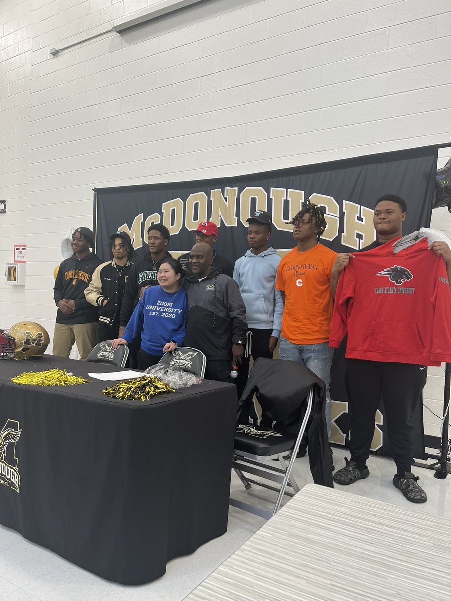 Congratulations to these Warhawks on signing! 📝🦅