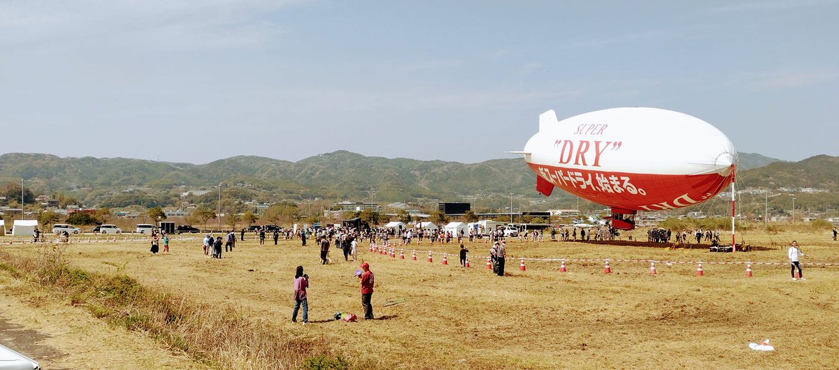 AirSign's tweet image. #TBT to our Super Dry blimp! What a time it was, flying over the islands of Japan! Between the beautiful coasts and the towering cities, it was an adventure many are unlikely to forget. We hope blimps will one day fly over not just Japanese skies, but over all the world.  🛩🇯🇵