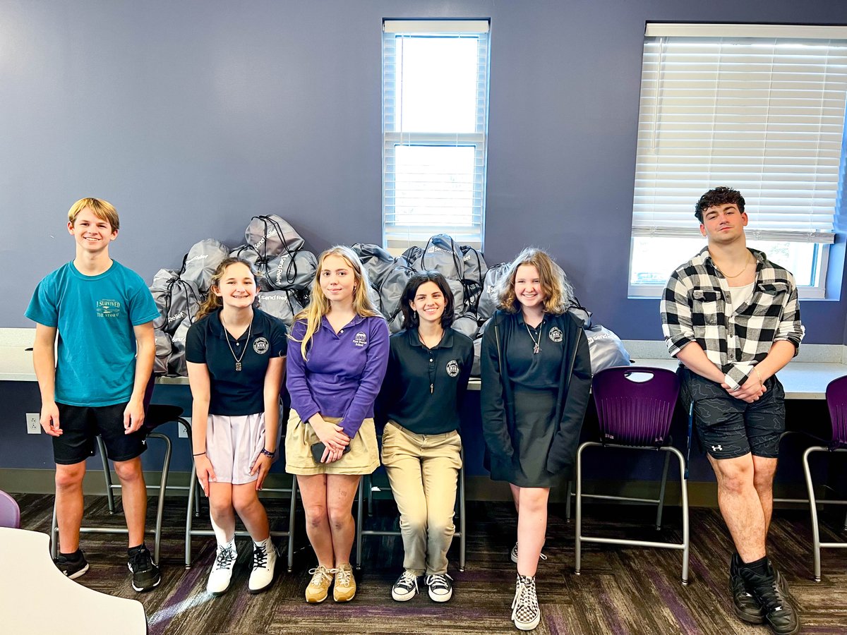 We love seeing the next generation engage in compassion ministry together! 💛 This group of high school students from First Baptist School of Charleston came together to pack 75 bags specifically for teenage refugees from Ukraine! 🇺🇦