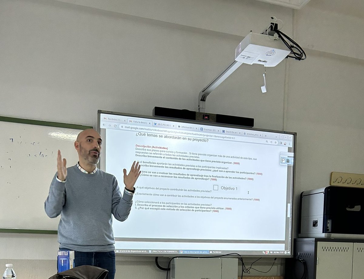 maria_matrinpe's tweet photo. Hoy en el @CPRBADAJOZ seguimos trabajando sobre el formulario KA122 con @antoniocumpli y las sinergias eTwinning #Erasmusplus . Gracias @eTwinning_es por el material promocional. #CPRerasmusplus @yhermosovega https://t.co/RpJmpJjRCs