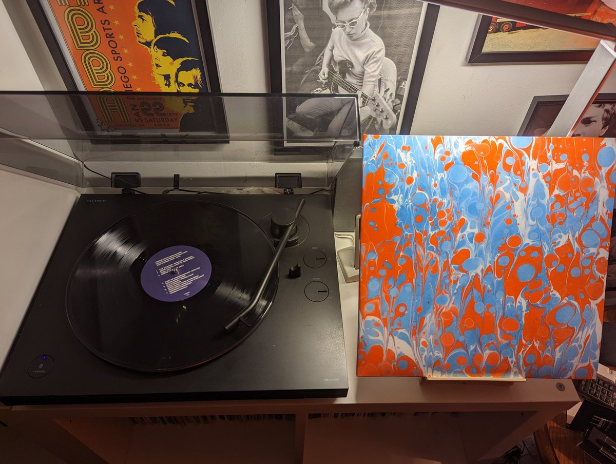 GoodLaughTerry's tweet photo. And now, #Fridayvinyl takes it's leave with one of my favourite comps. Now Again's "Forge Your Own Chains, Heavy Psychedelic Ballads And Dirges 1968-1974", accompanied by a few Laphroaigs. See you in the next one. #Vinylrecords #NP #NowAgain https://t.co/0wJbLRrKhF