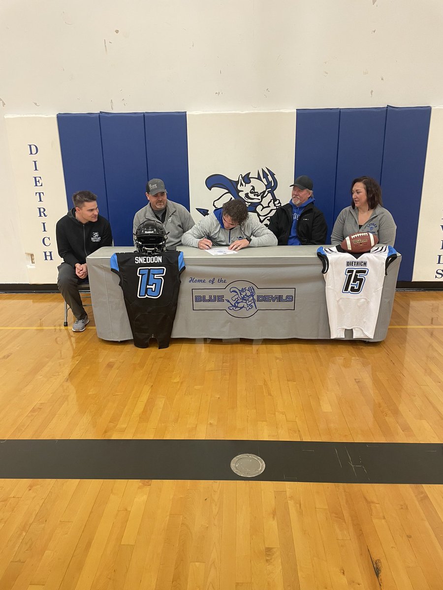 #committed #burntheboat <a href="/CoachTroche56/">Joe Troche</a> <a href="/Coach_T_Souza/">Coach-Tim Souza</a> <a href="/LutherFootball/">Luther Football</a>