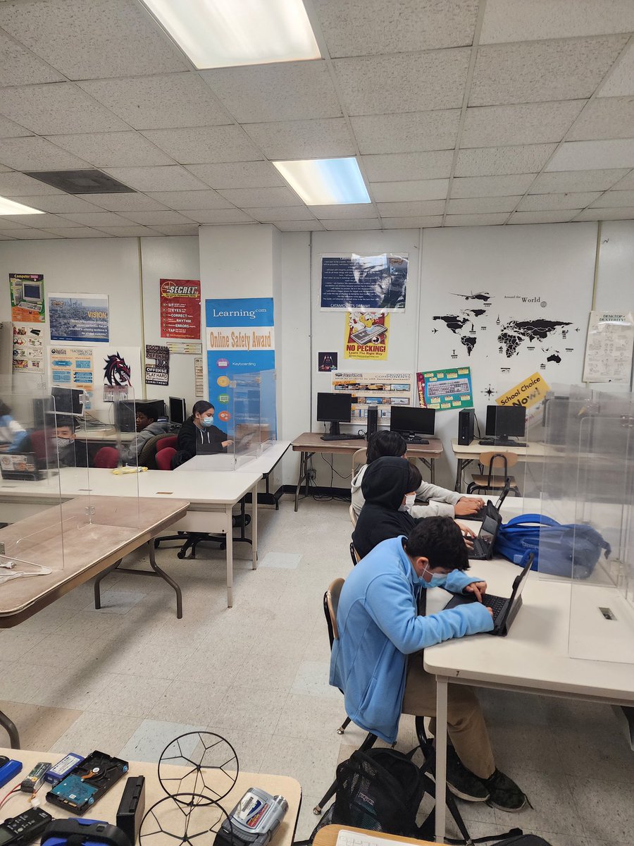 MrMaxwell1999's tweet photo. P1 #HISD #HISD_DigLitStrong #HOUSTON #Texas #HXtX #digitalliteracy #MMAFA #catamounts @HISD_Inst_tech @learningdotcom #Ergonomicawareness https://t.co/vZBOal26g6
