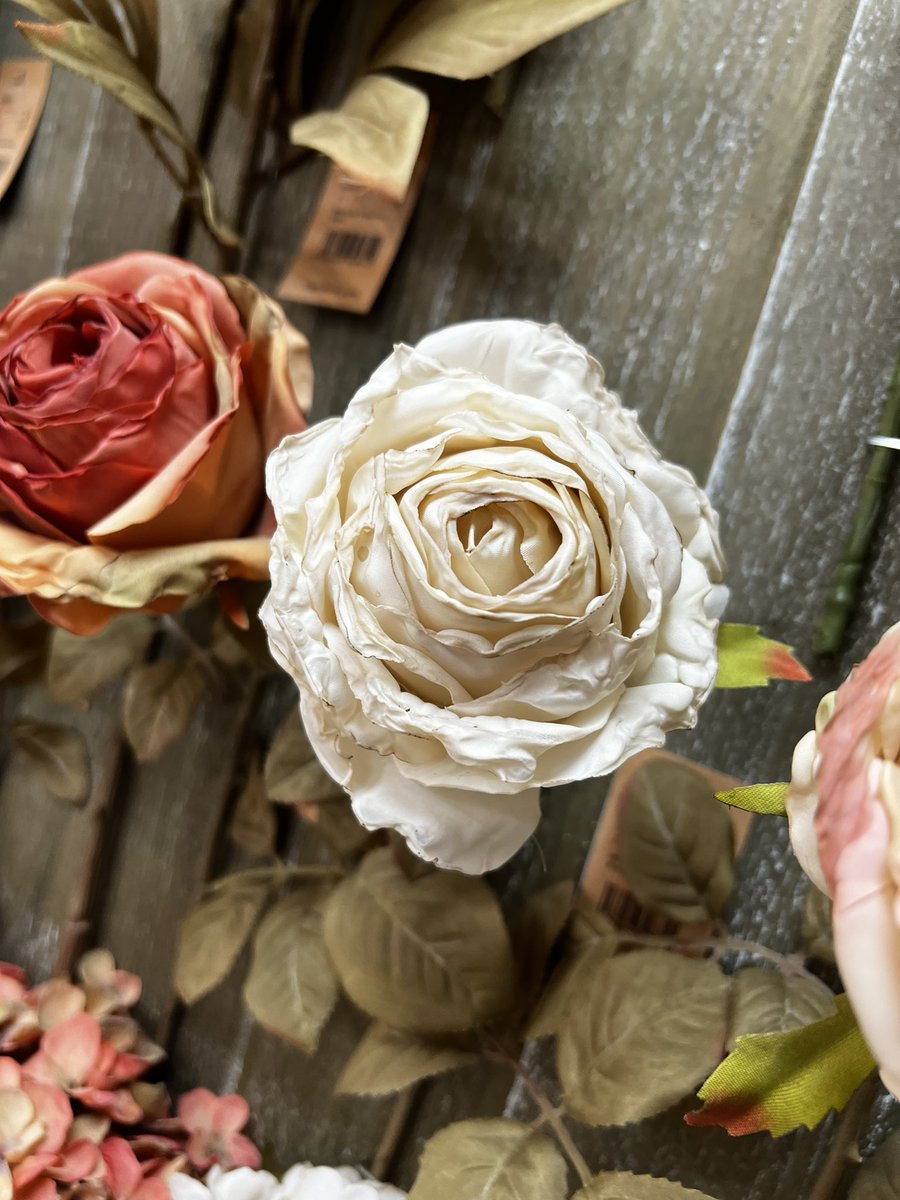Stunning new artificial flowers have arrived in store! I’ve been to get these today so you have them for weekend. You’d be hard pushed to find nicer than these. Pop in and let us show you! <a href="/radiochelsea/">Chelsea Norris</a>