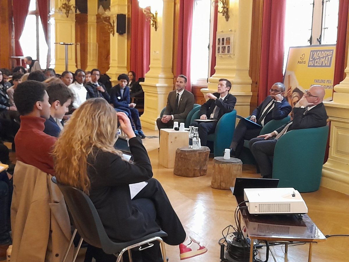 Merci au Ministre <a href="/PapNdiaye/">Pap Ndiaye</a> pr le temps accordé aux jeunes du #CNVL cet a.m. à <a href="/Academieduclim1/">Academieduclimat</a> . Riches échanges autour #EAC #PassCulture #dvptdurable #climat #discriminations #Parcoursup #bienêtre ...<a href="/acrennes/">Académie de Rennes</a> <a href="/BallouardMichel/">Michel ballouard</a> <a href="/DavidGuillerme/">David Guillerme ✏️</a> <a href="/emmanuel_ethis/">Emmanuel Ethis</a> @VeirasLaetitia