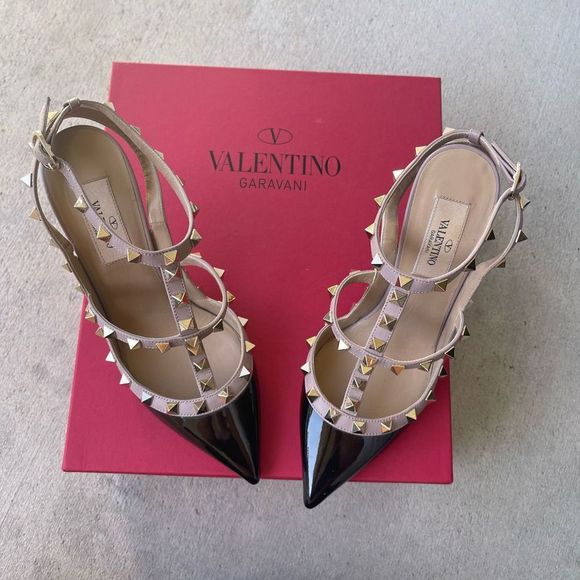 tkanga's tweet photo. So good I had to share! Check out all the items I'm loving on @Poshmarkapp #poshmark #fashion #style #shopmycloset #freepeople #valentino #superdown: https://t.co/Zj5231gANQ https://t.co/3s5GrMLeet