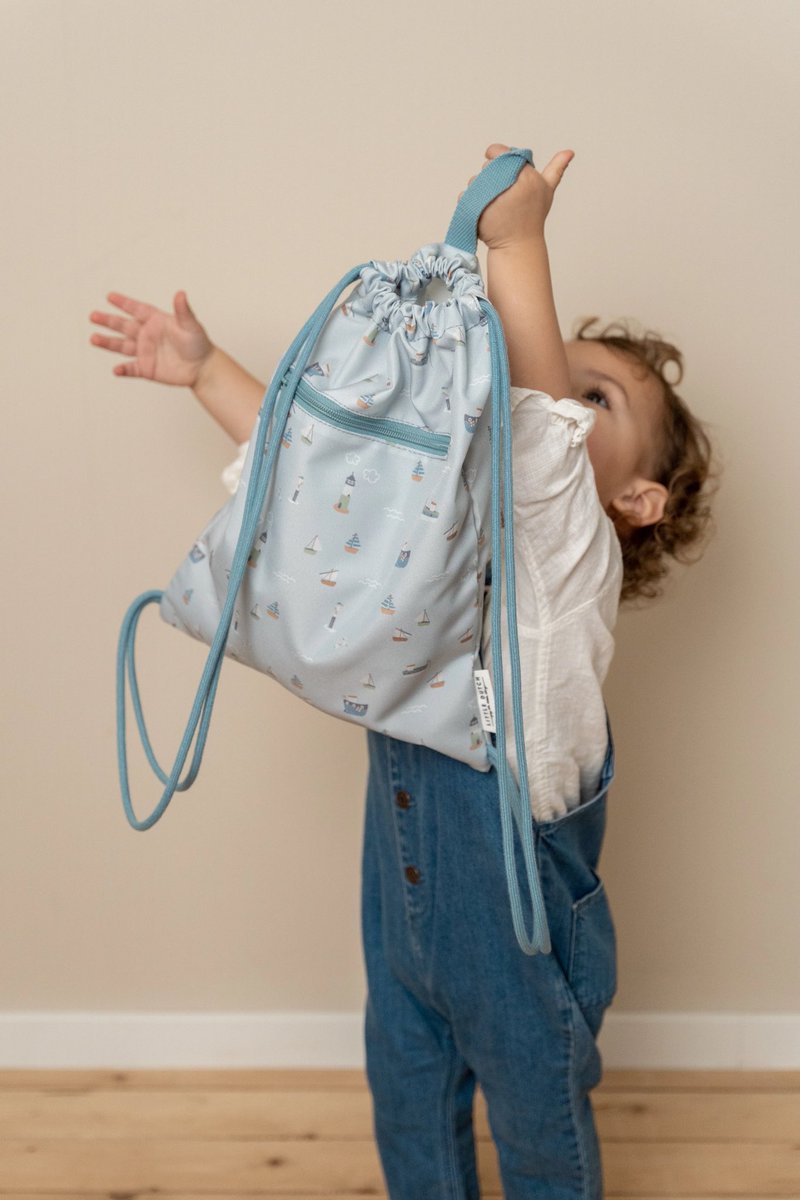 kidcollective_'s tweet photo. BAGS of style!

New in ➡️ from #littledutch we’ve got backpacks, lunch bags, suitcases and gym bags  

Perfect for #halfterm adventures near and far. 

Find them here https://t.co/mtVPBaagZ3 https://t.co/cYniWuwYP3