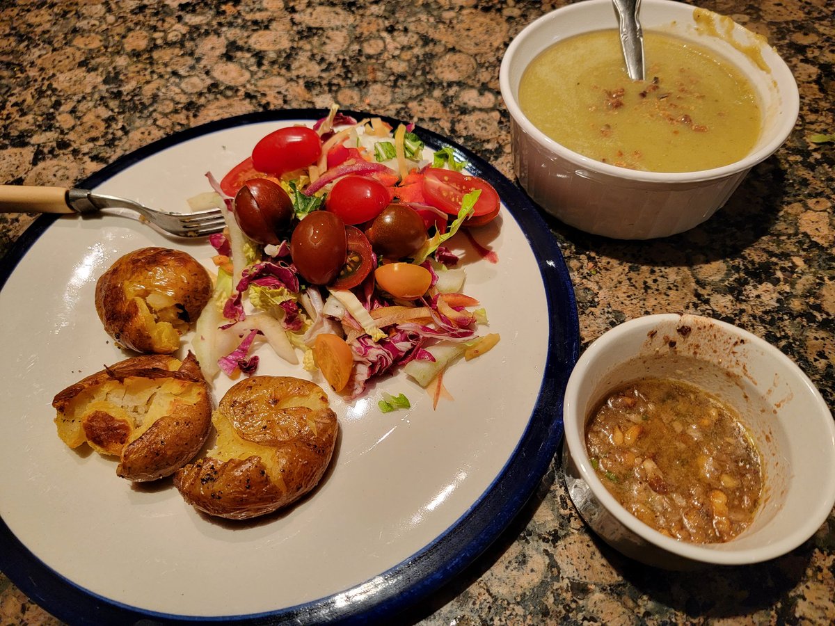 With all this cold weather on the way you might have soup on the brain! This is from soup Wednesday yesterday. Cloverfoodlab.com/dave for a $20 discount. Super easy way to have a good meal. #Sponsored @cloverfoodlab