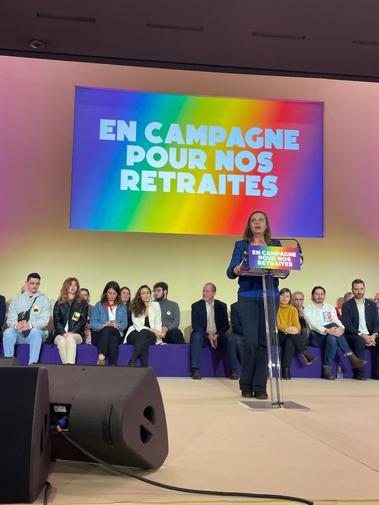 leafiloche's tweet photo. Du monde, de la détermination, et de la chaleur humaine au meeting #Retraites de #Lille ce soir ! Rendez vous les 7 et 11 février pour continuer à le rappeler : pour nous un autre projet de société est possible et il passe par la retraite à 60 ans ! https://t.co/PQiJPIqN2m