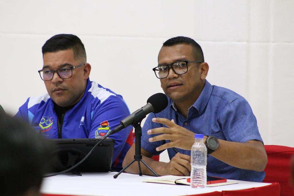La organización para la movilización es una tarea fundamental en la nueva etapa del <a href="/PartidoPSUV/">PSUV</a>. Hoy acompañamos a <a href="/Nahumjfernandez/">Nahum Fernandez</a> en tremenda reunión de trabajo con los movilizadores del Partido de Chávez. #ChávezSiempreChávez <a href="/NicolasMaduro/">Nicolás Maduro</a>
