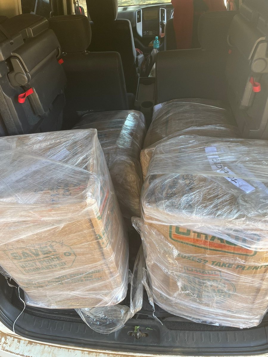 CoachEssential's tweet image. Deepest. Connected. In. The. World. 

MASSIVE shout out to #ECFam @KipIoane and @WillametteMBB for sending gear and basketballs to #ECFam @Mosesmuge in Kenya for his club! 

This is what it’s all about. Exponential generational change through the #HumanComponent.