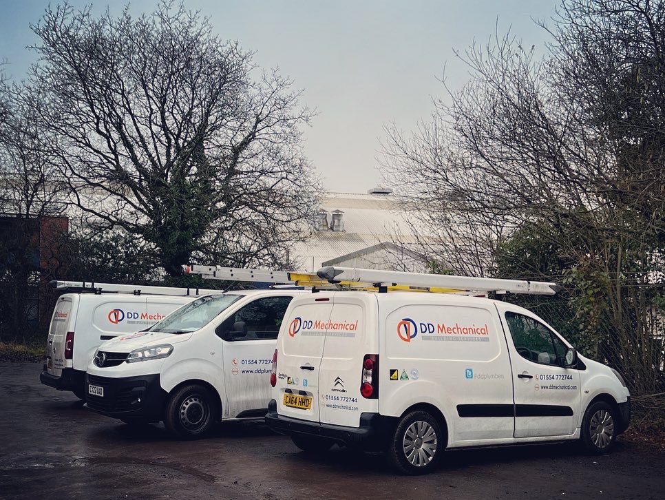 dd_mech's tweet photo. First day on site at Llanelli Gymnastics Club installing a new heating system #boilers #radiators #oil #controls #tanks #pipelagging #DDs ๐ง๐๐ฟ๐ฐ @llanelligymnastics https://t.co/Vw66Ry5zpL