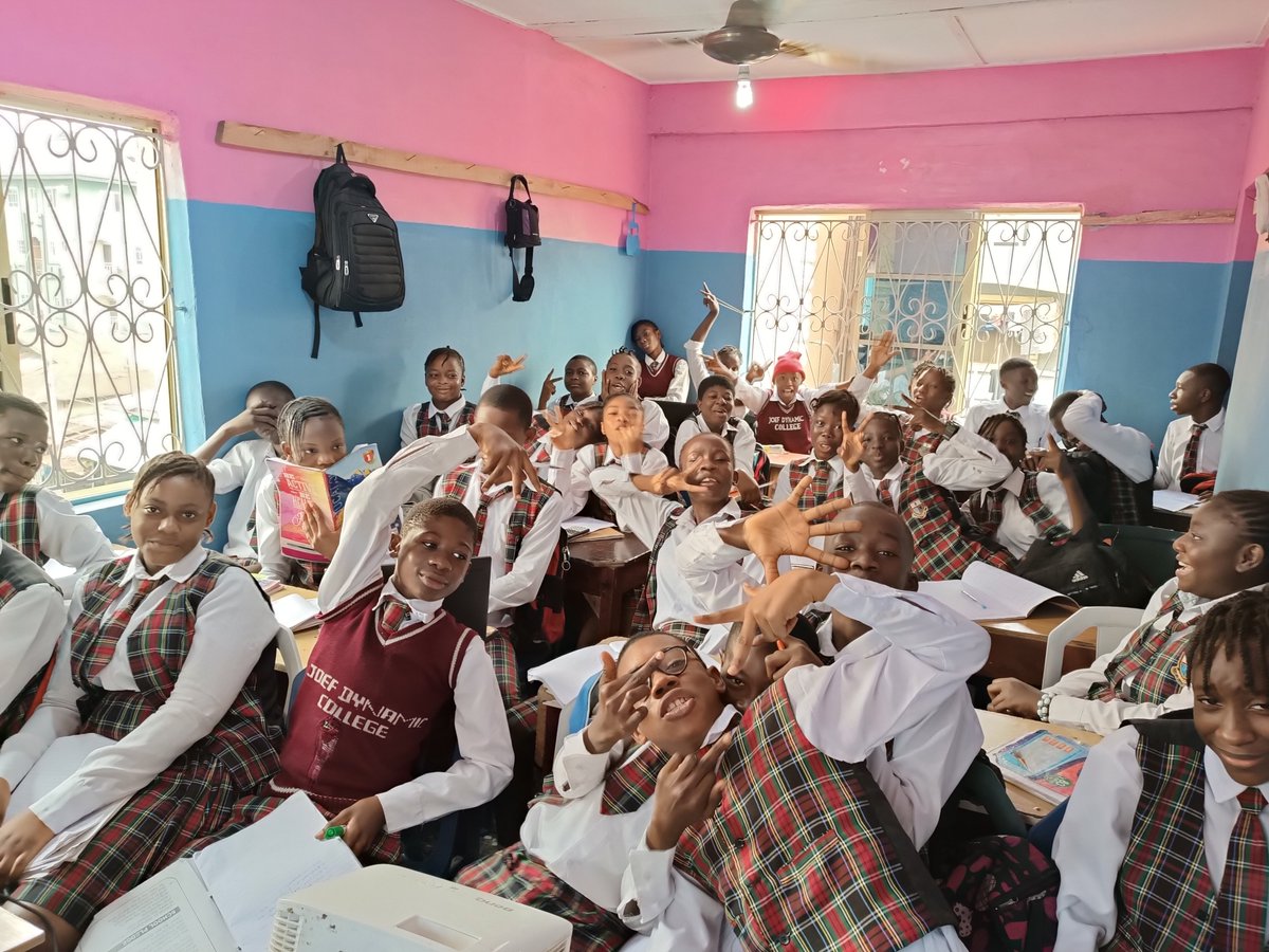 timitaiwo97's tweet image. I don't know why picture makes me so happy.
There's so much joy in this moment in time that I think it's going to become a cherished memory.
P.S: I'm definitely making them add it to their final websites project.
Everyone needs to see this.
#coding #webdesign #codingtutor