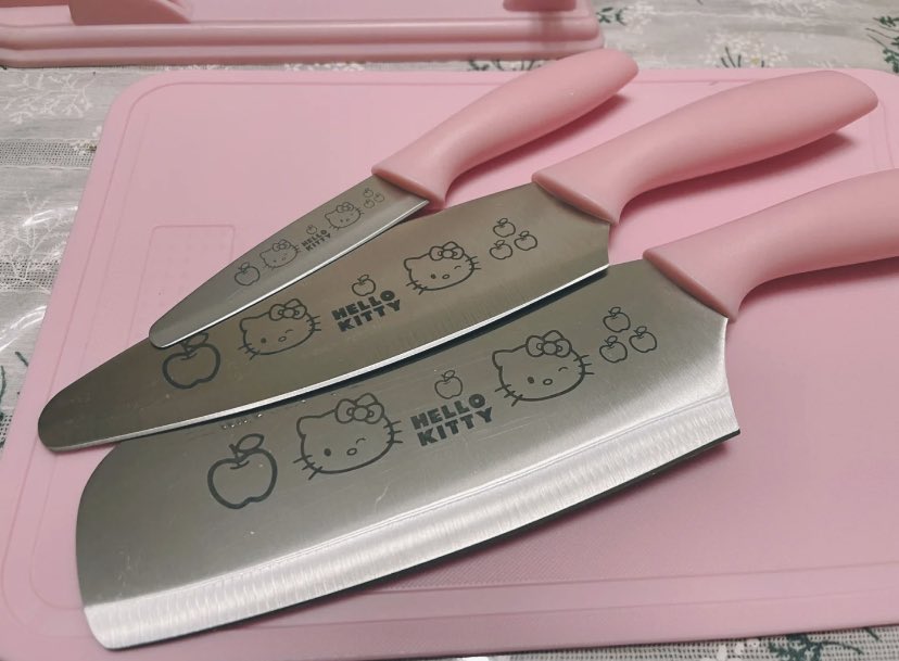cupcake .. ♡ on X: hello kitty kitchen knife set :>