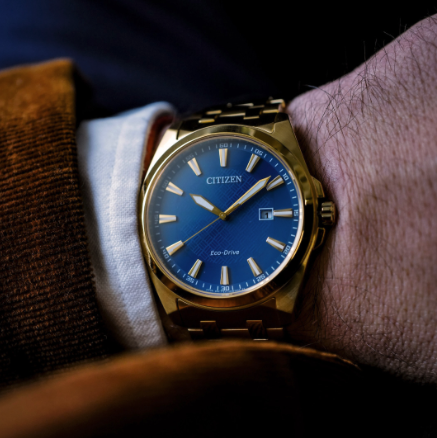 Elevate your style game this #pocketshotweek with the Peyten timepiece. Featuring a gold-tone stainless steel case and a striking blue dial, it's the gold standard of timepieces.  #Citizenwatch # EcoDrive

citizenwatch.com/us/en/product/…