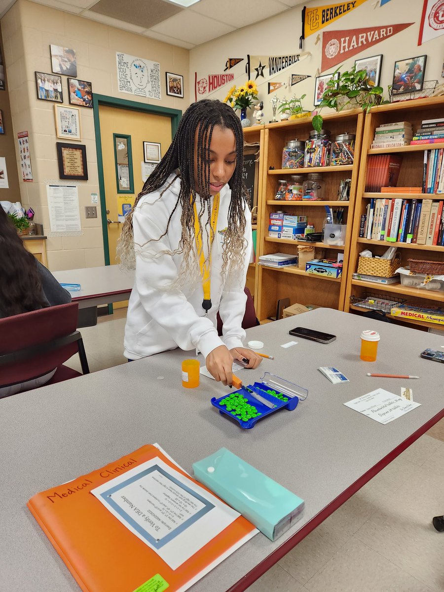 TanaHolmesAuthr's tweet photo. A few pics of George Ranch Pharmacology Dispensing Lab. M&M therapy!! @LamarCISDCTE @pinkpatterson @GRHSStudentNews #WeRGR https://t.co/SYZT6sNsyc
