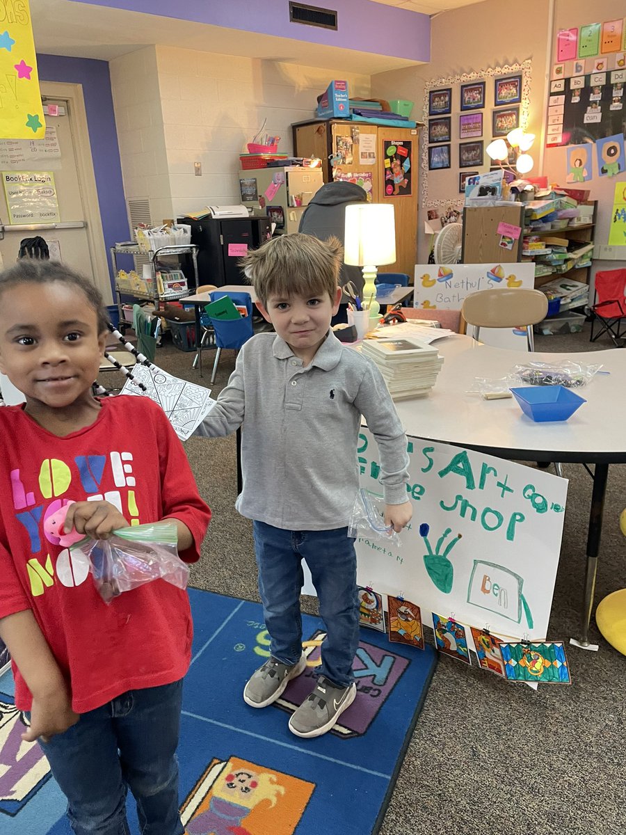 Lbridgesx4's tweet photo. Bridges Town is one of my favorite classroom events. We learn about goods/services, producers/consumers, and all about Community Helpers. We bring it all together by creating our own stores. We had a nail salon, cupcake decorating class, hockey lessons, and more! @JoTysor https://t.co/dCh1fvtZlm