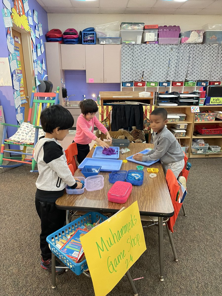 Lbridgesx4's tweet photo. Bridges Town is one of my favorite classroom events. We learn about goods/services, producers/consumers, and all about Community Helpers. We bring it all together by creating our own stores. We had a nail salon, cupcake decorating class, hockey lessons, and more! @JoTysor https://t.co/dCh1fvtZlm
