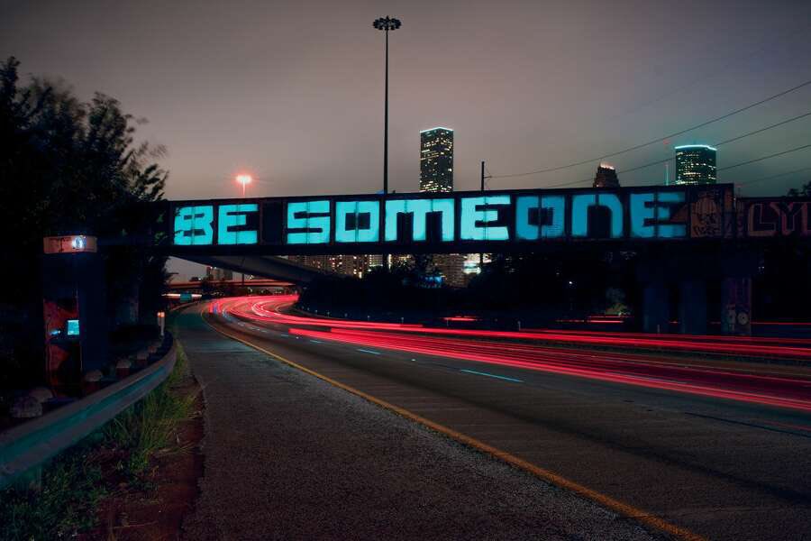 MrsSalinas1027's tweet photo. @JJWatt 🤘🏽 #HTown #BeSomeone https://t.co/KRxo1oc7Uh
