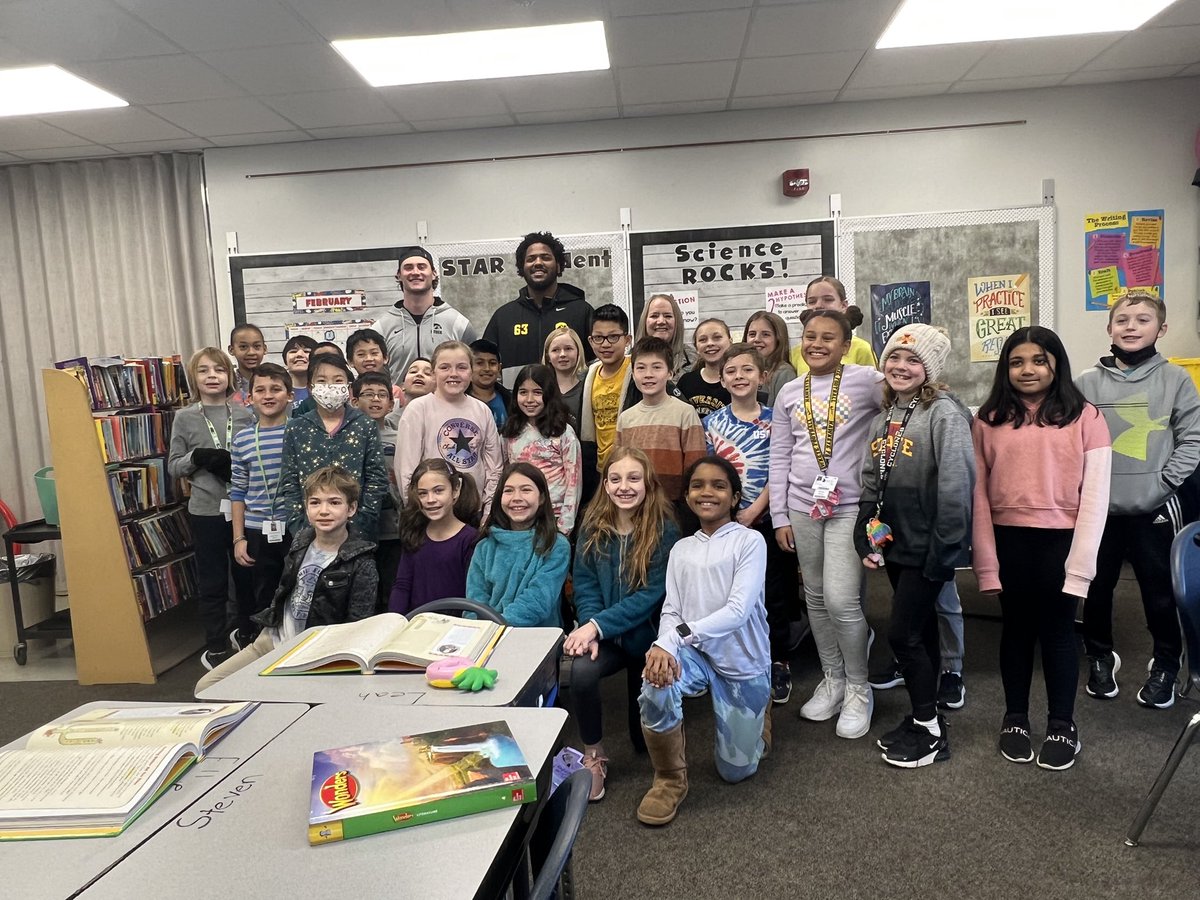 spiritedstrider's tweet photo. Hawkeye fans: Look who was in the classroom I subbed today! 👀#Hawkeyes #IowaSwarm #Swarm https://t.co/Su73xGETTv