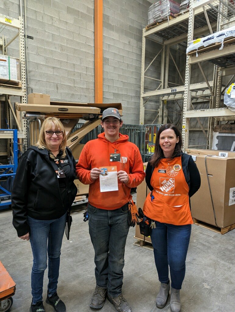 AmyB1286's tweet photo. Recognizing some of our outstanding Associates of the Month 🏆 @trayvan25 @bryan_robie @GLorenzoHD https://t.co/3K8JnSuBQ5