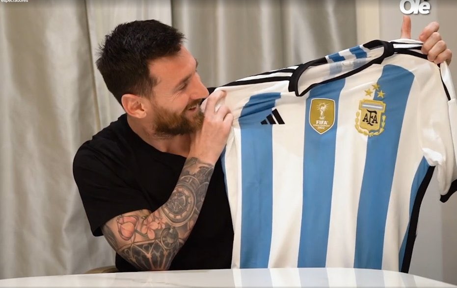 Messi Media on X: 'Messi checking out the new Argentina kit with 3 stars  
