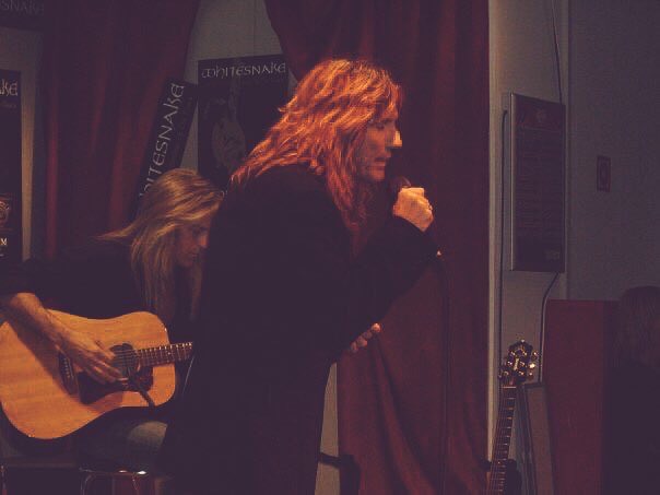 frytzsdmf's tweet photo. #throwbachthursday ❤️🎶👊🏼 @davidcoverdale @Douglas_Aldrich @Whitesnake #forevermore https://t.co/ON5u7FUTZW