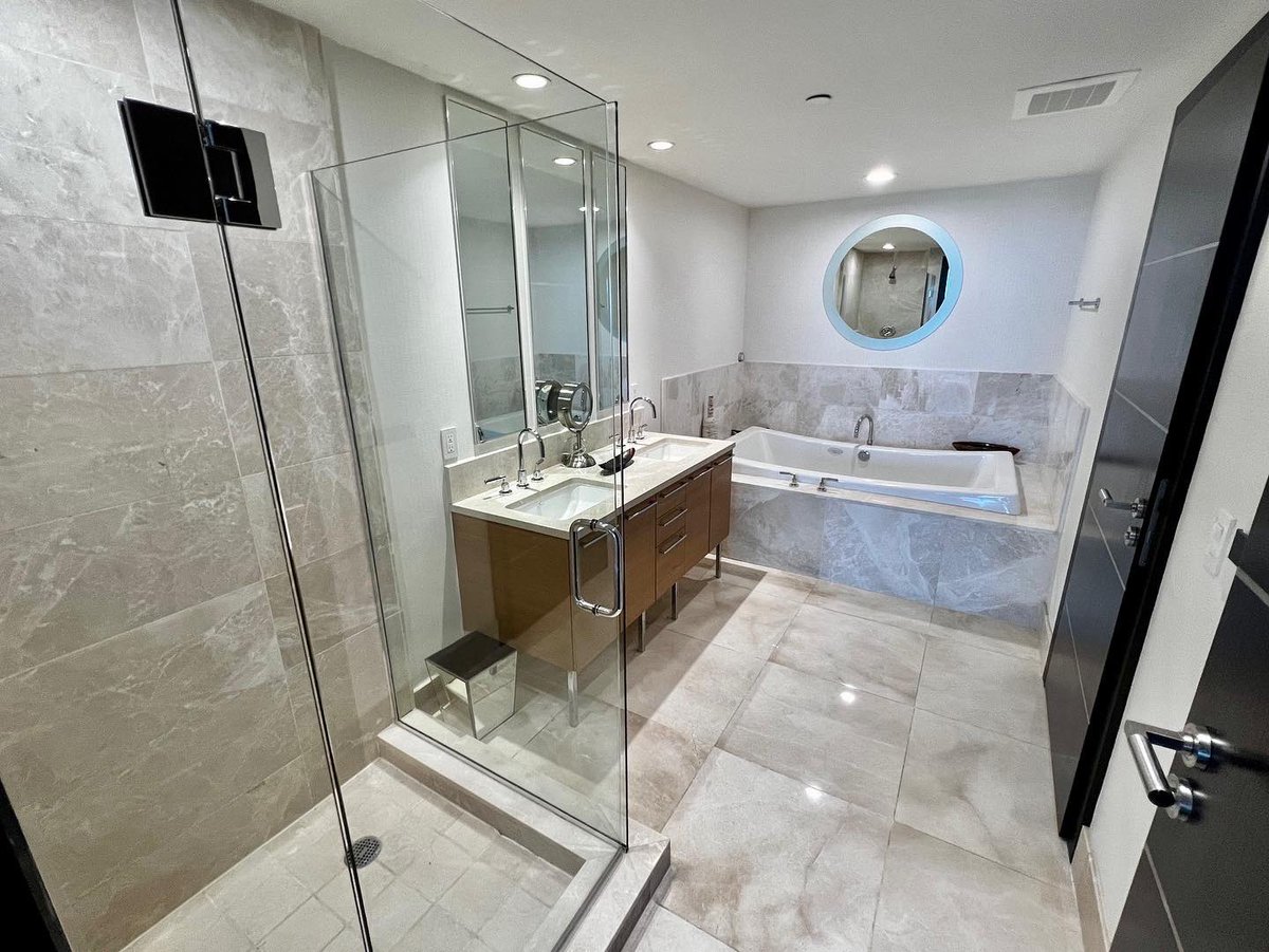 AFRealty's tweet photo. 🌇 Jade Beach 
📍 17001 Collins Ave, Unit 2608
🛏 Bed 4 - 🧼 Bath 4/1
📐 2,394 Sq Ft
💵 For Rent: $15,500/month

"Jade Beach 2608" originally the developer's model residence, absolutely stunning! https://t.co/4zgfminS13