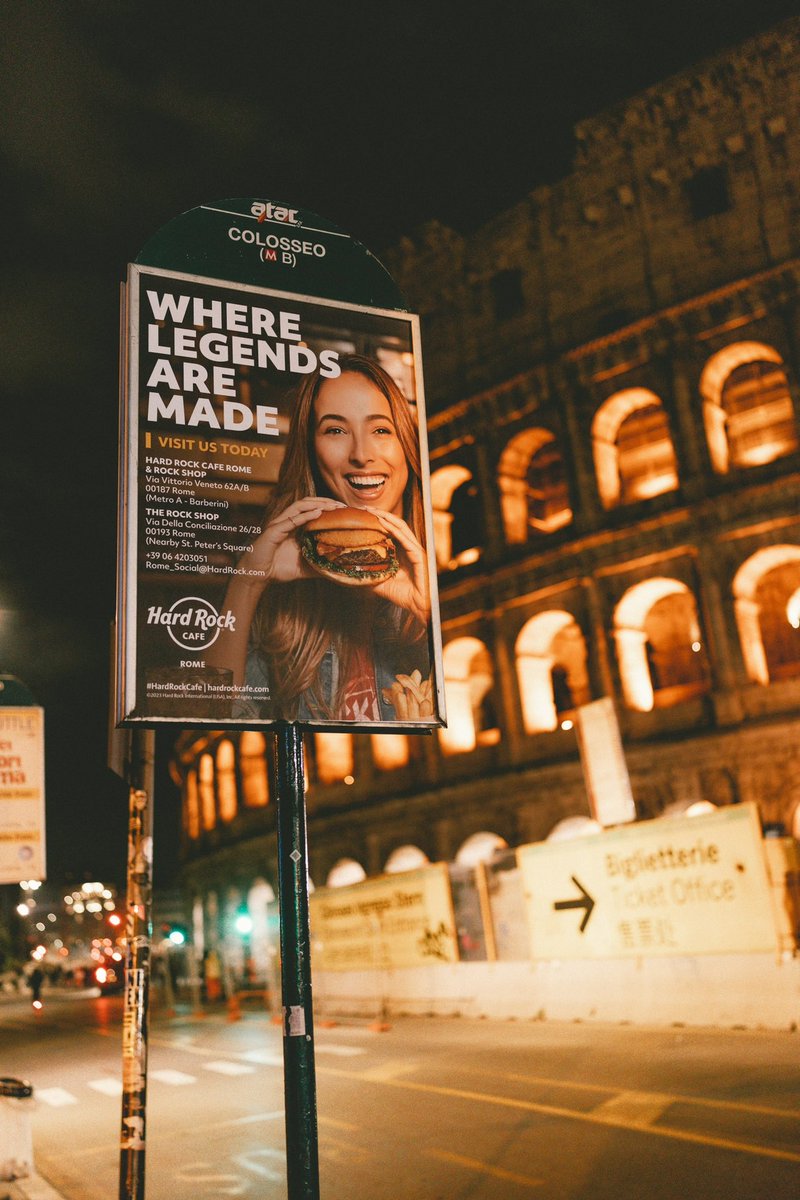 beatrizcorbett's tweet image. Ops, I did it again. Im in #Italy in front of the #Colosseum #Rome ❤️‍🔥 #hardrock