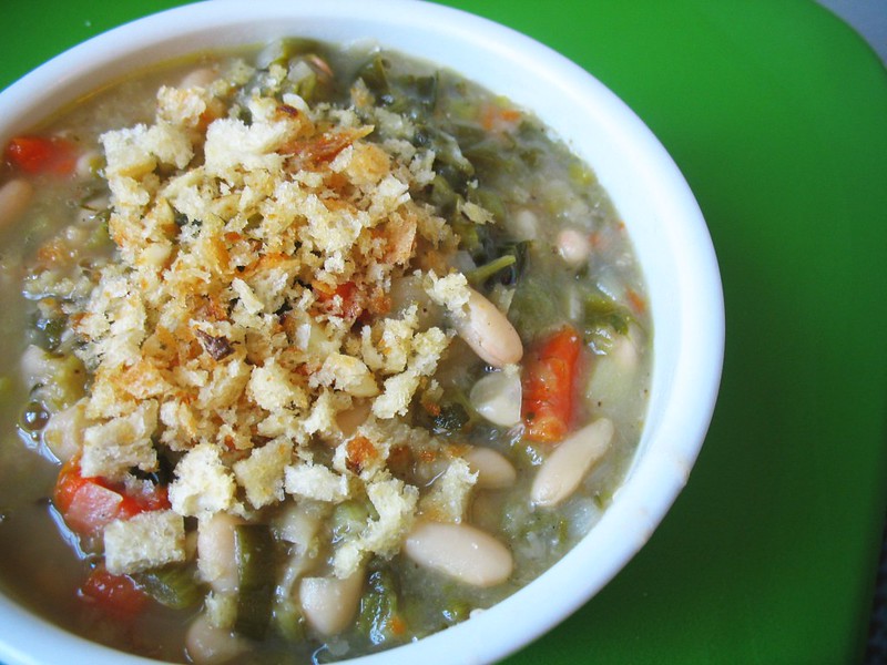 DIVINFOOD's tweet photo. This white, oval-shaped bean is the lingot bean. It is characterised by its unique taste and creamy texture.
The lingot bean is one of the NUCs that we are working with in this project. See our other posts to learn about the many others!
📷: Rakka
#DIVINFOOD
#H2020 https://t.co/IkizhhB1JZ