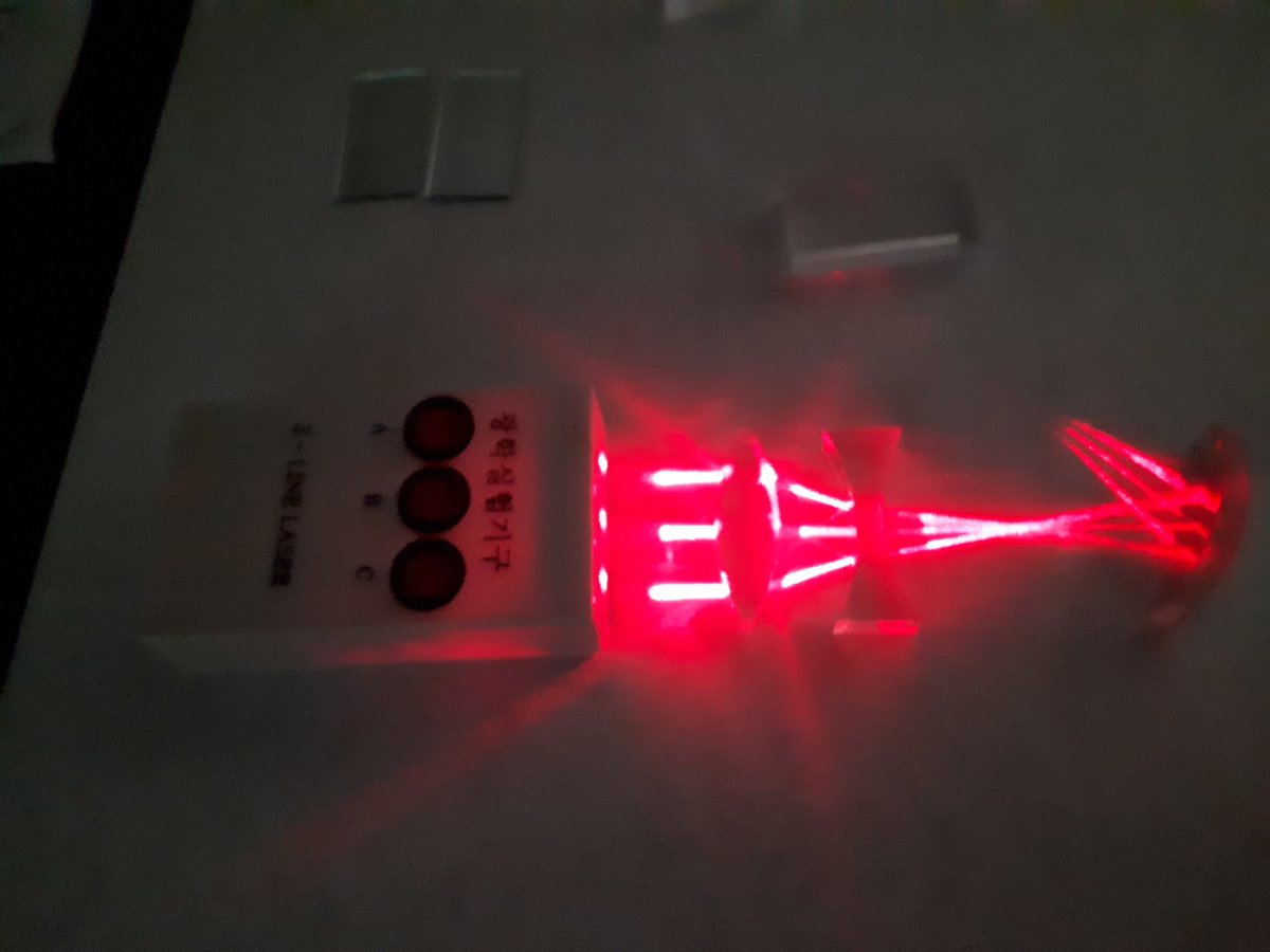 michaelhache1's tweet photo. Hoy preparando las prácticas de laboratorio para mis alumnos de 2°BACH de Física.

Óptica 

⬇️⬇️⬇️⬇️ https://t.co/mXhRJqvpS4