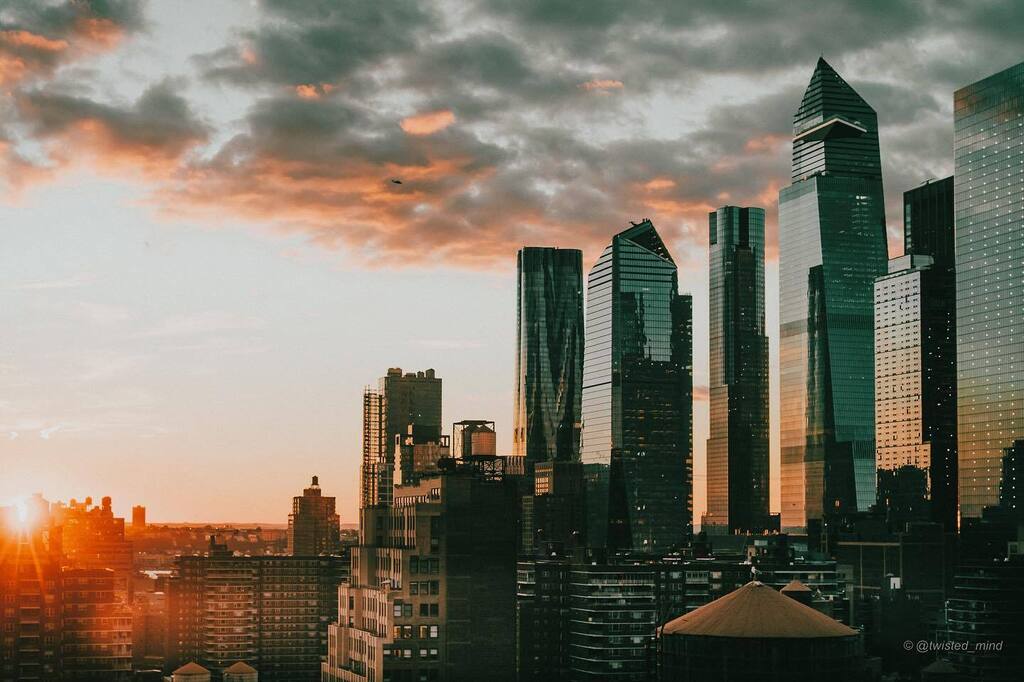 jevvi's tweet photo. Sunset, New York City
Leica CL with Summilux-M 35mm f/1.4 ASPH FLE

#nyc #newyork #manhattan #sky #skyscrapers  #newyorkcity #instanyc #instagramnyc #newyorkcitylife #nycdotgram #unlimitednewyork #thisisnewyorkcity #nycgo #nyc_explorers #loves_nyc #ilove… https://t.co/OaEGDWbruN https://t.co/E3YQJw6w3p