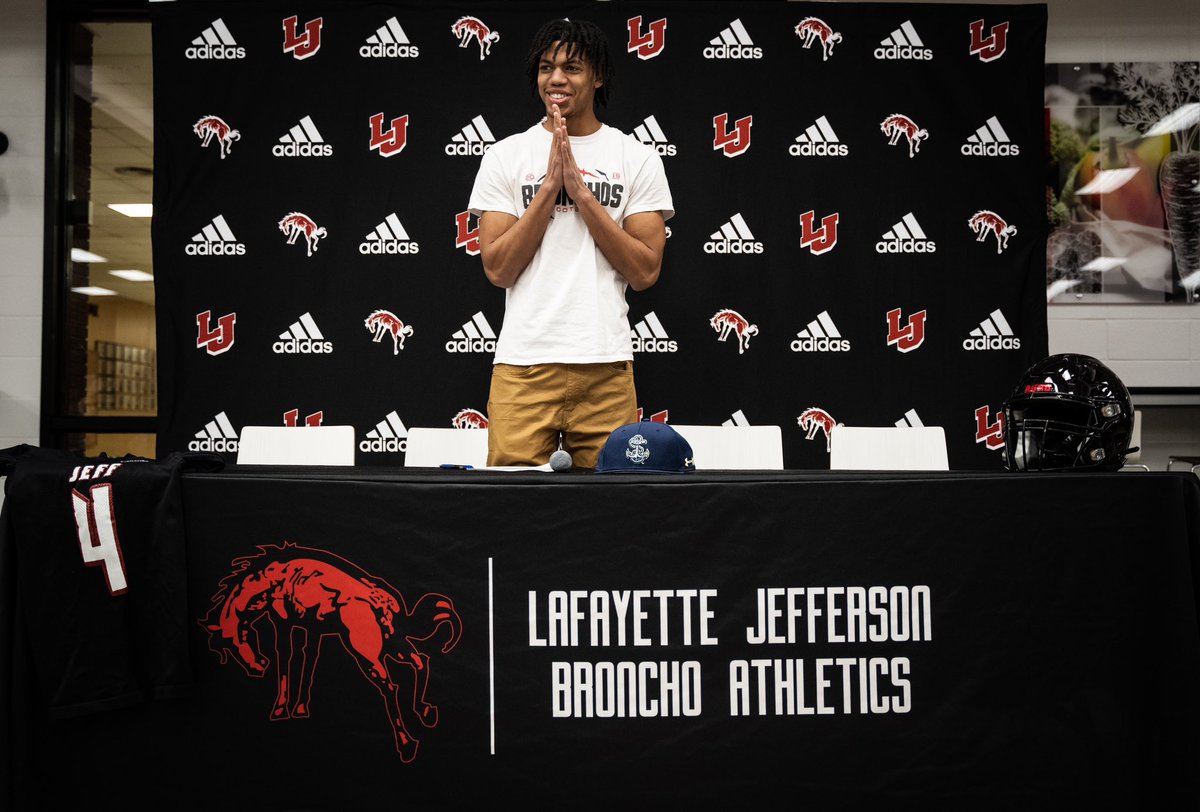 LJBronchoFB's tweet photo. More 🔥🔥🔥🔥 from @sethenglish6ix singing today. Thanks to @Landofullframe for capturing the moment! https://t.co/qH3s2oSdXX