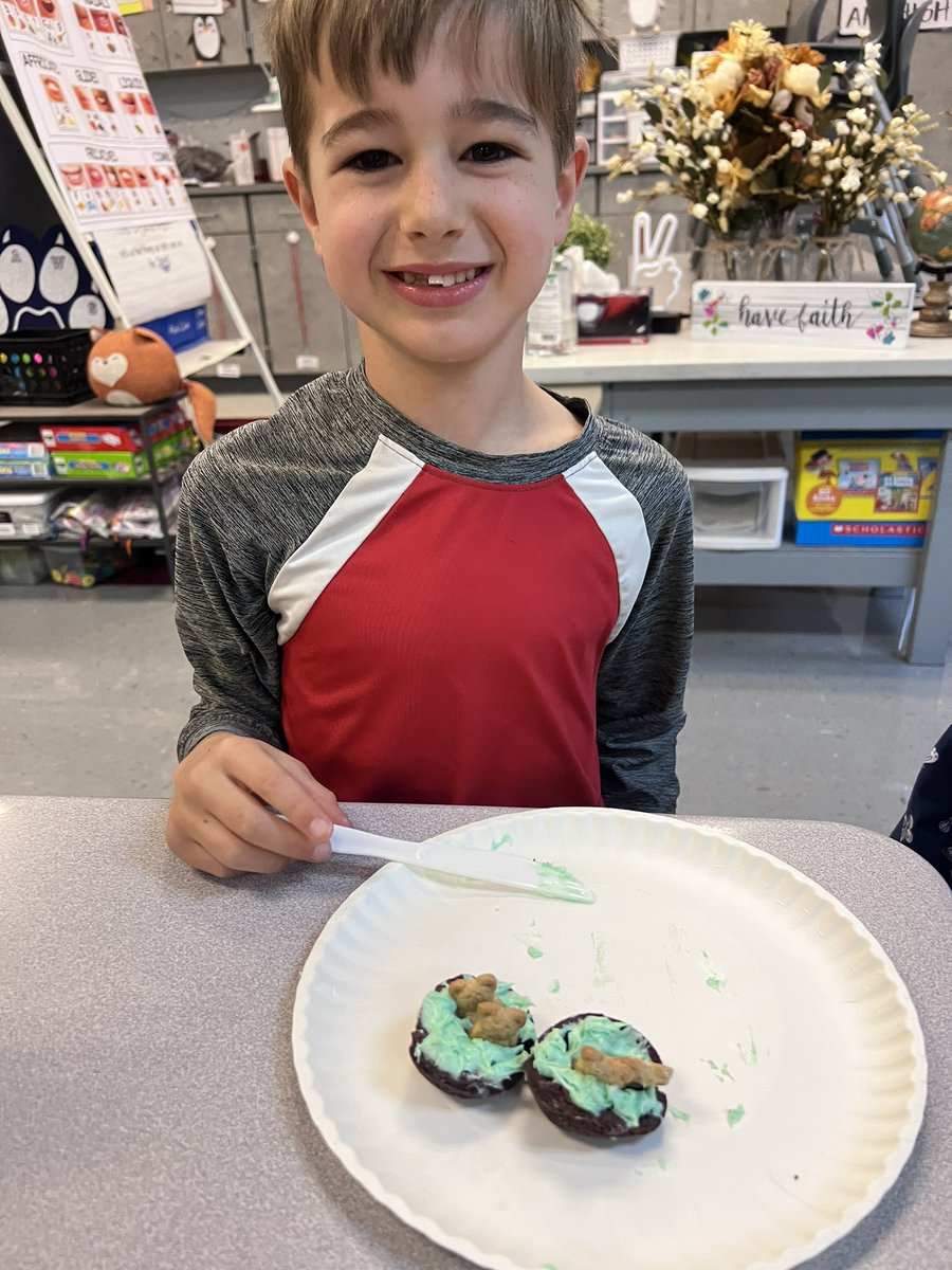 ms_dinardo's tweet photo. @MillsRiverSch Groundhog snack! Sadly Phil saw his shadow, 6 more weeks of winter! ❄️  #theplacetobe #heretofly https://t.co/tJECTBhIA1