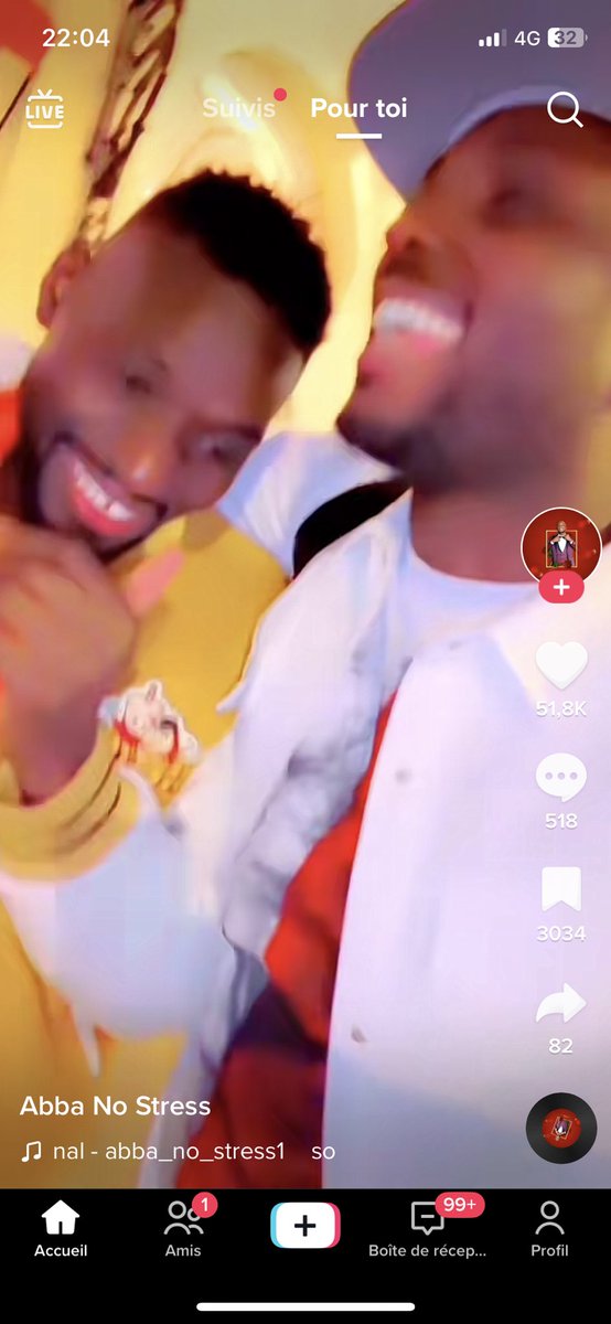 Sam_Lbt's tweet photo. Le Sénégal c’est le seul pays où tu vois des personnalités publiques côtoyer trqlment sur les rs un mec qui partage des vidéos de cul d’ados sur internet. Des jeunes sont en dépression à cause de ce fdp y en a qui ont voulu se suicider et lui il est la trql ! https://t.co/UNbok6wCZ1