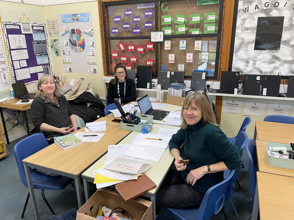 YsgolRhiwBechan's tweet photo. Bore diddorol yn cynllunio prosiect dosbarth Miss Hilll! // An exciting morning planning Miss Hill’s class project! @Arts_Wales_ #leadcreativeschool #ysgolgreadigolarweiniol @bethanpage1 https://t.co/Wa9fdKuYqc