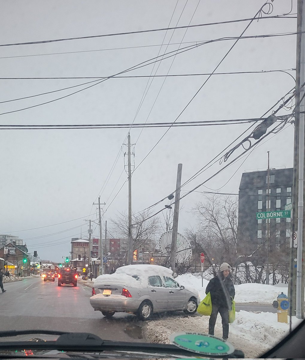 Is it me, or did this driver miss a few spots? *sigh* 

#YGK #dangerousdriving