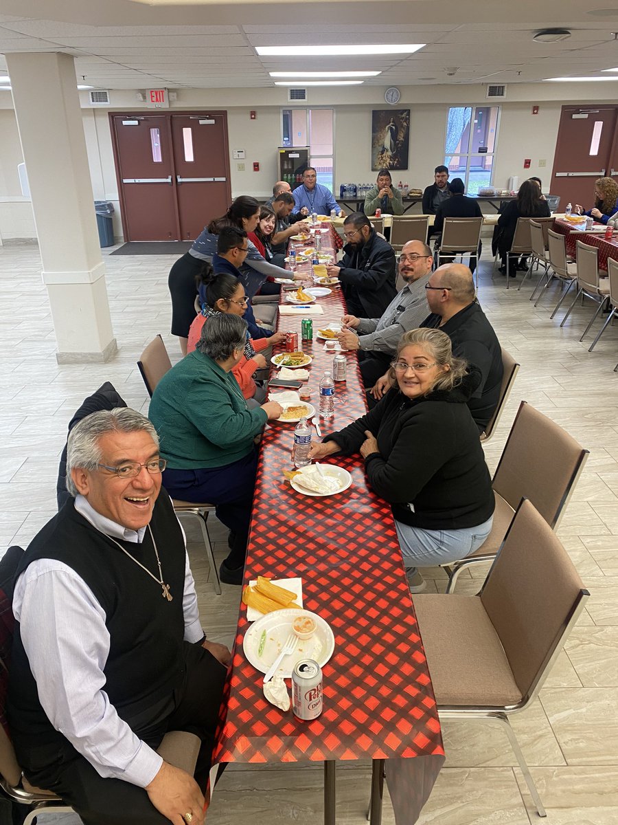 jaire7's tweet photo. Muy felices de poder celebrar con usted los 13 años de ser nuestro pastor (y jefe😎) ¡Gracias por todo Bishop! @bpdflores Somos muy bendecidos de tenerlo!🙏🏼🙌🏻❤️ Lo acompañamos en oración, para que permaneciendo en su Amor, su alegría sea completa! Jn15 #CDOB #DucInAltum🙏🏼 https://t.co/7UIKofiELa