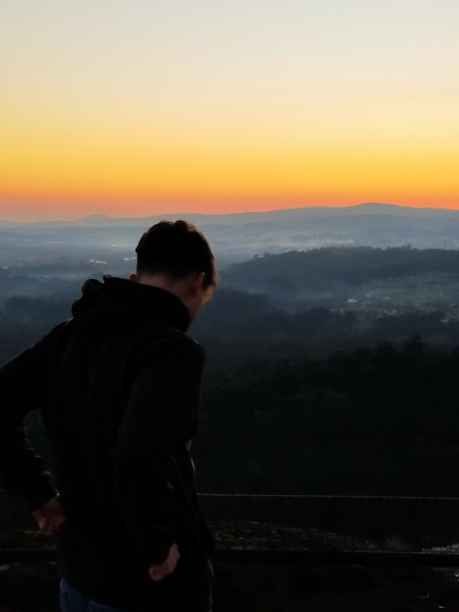 tatisntss's tweet photo. Ver el atardecer con mario>>>> https://t.co/tsyn2l6ooH