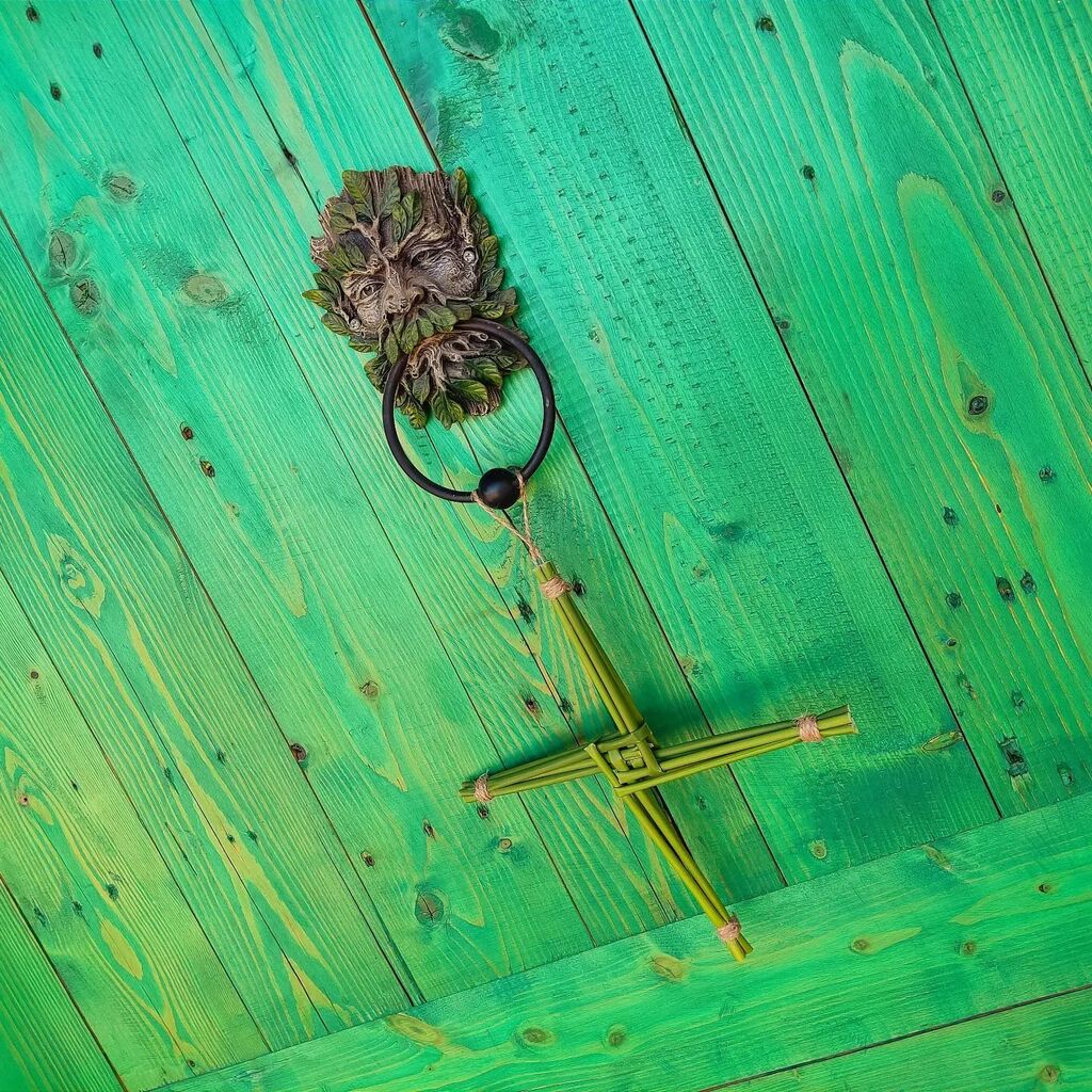 EncantadoBosque's tweet photo. Que la luz, amor y protección de Brigit cubra siempre nuestros hogares... Ya colgué mi cruz de Brigit en la puerta de mi casa... ¡Me encanta cómo quedó!

#Imbolc #RuedaDelAño #LurraehLaBruja #BosquEncantado #Huamantla #BrujeandoAndo https://t.co/2IUHGA7Q0g https://t.co/VXKTGQxWmV