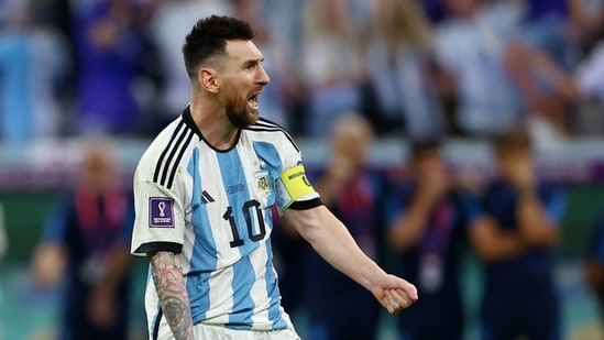 RoyNemer's tweet photo. Lionel Messi on the Bangladesh support: "Yes, I saw it all. The t-shirts everywhere, as Sofi told me in the interview before the final. Seeing the "10" Argentina t-shirt from people around the world, of Messi, is a very beautiful thing." Via @DiarioOle. 🇧🇩🇦🇷 https://t.co/Izr4bQVHfs